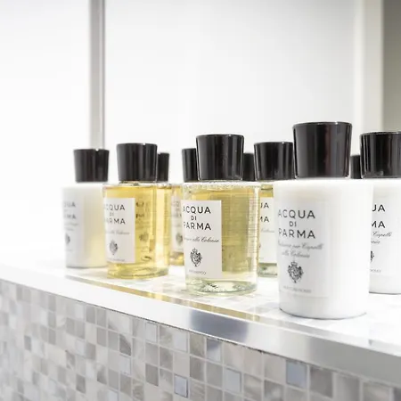 White Flat In Center By Rent *