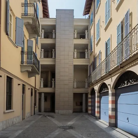White Flat In Center By Rent