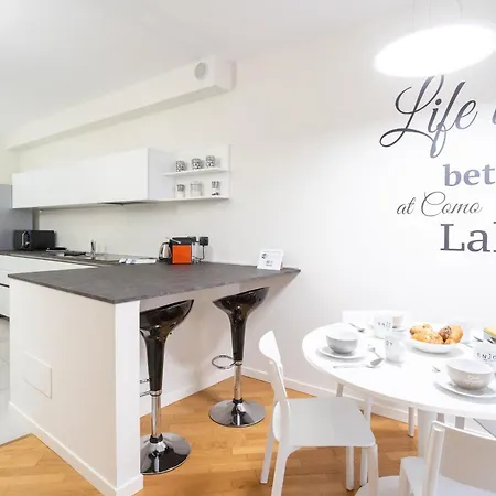 White Flat Center By Rent * Como
