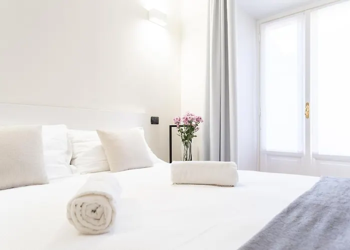 White Flat In Center By Rent Apartment Como