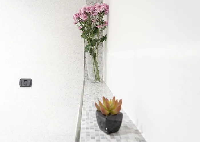 White Flat In Center By Rent * Côme