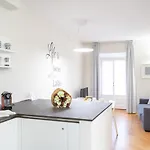 Апартаменты White Flat In Center By Rent