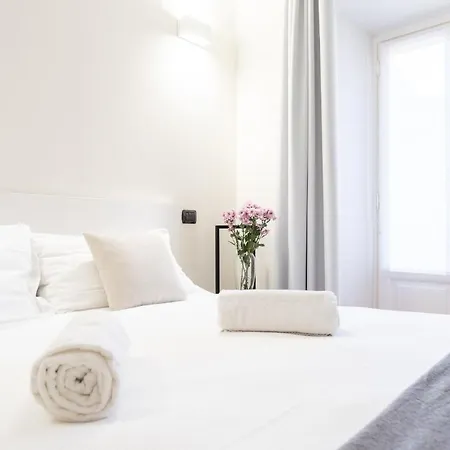 White Flat In Center By Rent Daire Como