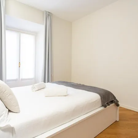 White Flat In Center By Rent * Como