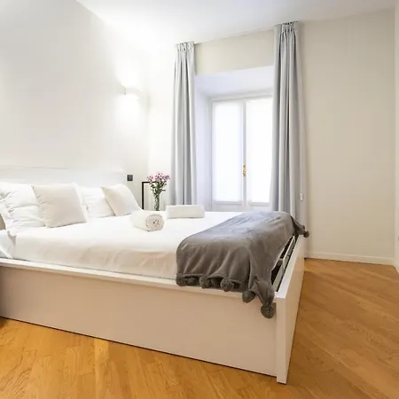 White Flat In Center By Rent Daire Como