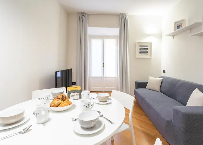 White Flat In Center By Rent Appartement Como