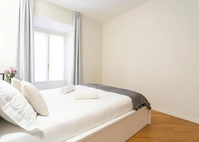White Flat In Center By Rent * Como