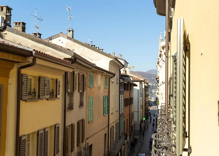 White Flat In Center By Rent Appartement Como