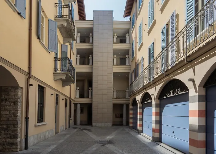 White Flat In Center By Rent